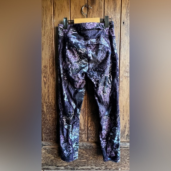 Lululemon Time To Sweat Crop *23"
Memoir Multi Purple - Picture 5 of 7